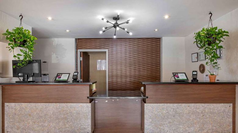 <b>MainStay Suites Springfield IL Lobby</b>. Images powered by <a href="https://iceportal.shijigroup.com/" title="IcePortal" target="_blank">IcePortal</a>.