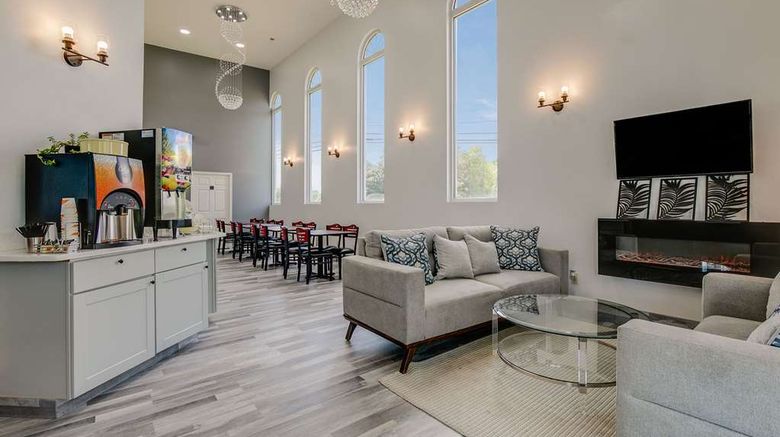 <b>Quality Inn Lobby</b>. Images powered by <a href="https://iceportal.shijigroup.com/" title="IcePortal" target="_blank">IcePortal</a>.