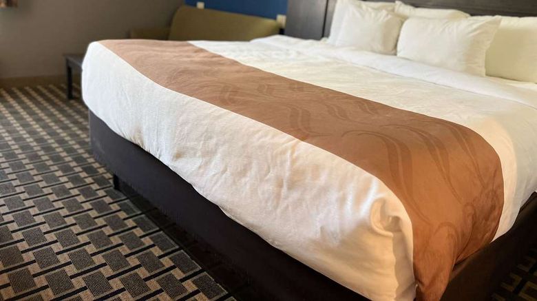 <b>Quality Inn & Suites Louisville East Suite</b>. Images powered by <a href="https://iceportal.shijigroup.com/" title="IcePortal" target="_blank">IcePortal</a>.