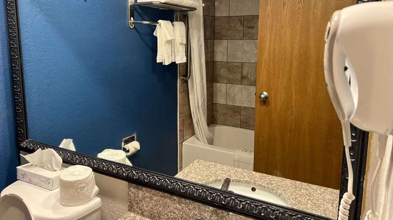 <b>Quality Inn & Suites Louisville East Room</b>. Images powered by <a href="https://iceportal.shijigroup.com/" title="IcePortal" target="_blank">IcePortal</a>.
