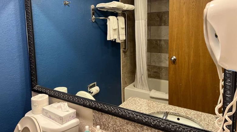 <b>Quality Inn & Suites Louisville East Room</b>. Images powered by <a href="https://iceportal.shijigroup.com/" title="IcePortal" target="_blank">IcePortal</a>.