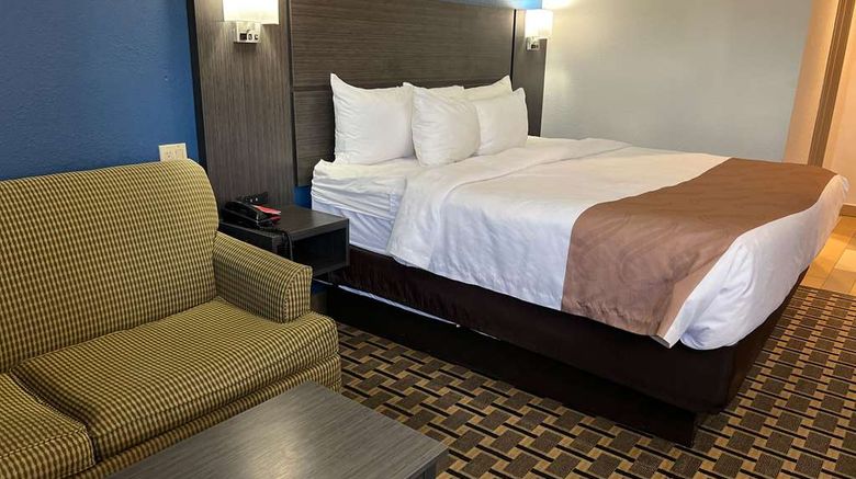 <b>Quality Inn & Suites Louisville East Suite</b>. Images powered by <a href="https://iceportal.shijigroup.com/" title="IcePortal" target="_blank">IcePortal</a>.