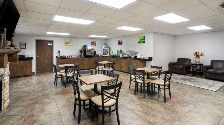 Quality Inn and Suites Monterey I-40 Restaurant
