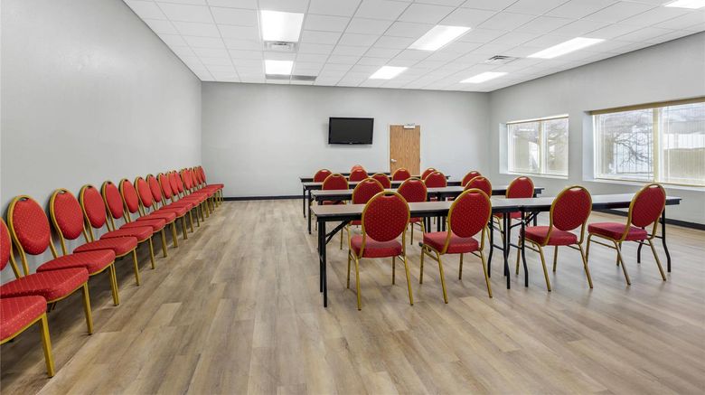 <b>Quality Inn and Suites Monterey I-40 Meeting</b>. Images powered by <a href="https://iceportal.shijigroup.com/" title="IcePortal" target="_blank">IcePortal</a>.