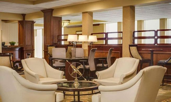 Wyndham Omaha/West Dodge Lobby