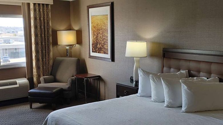 <b>Wyndham Omaha/West Dodge Room</b>. Images powered by <a href="https://iceportal.shijigroup.com/" title="IcePortal" target="_blank">IcePortal</a>.