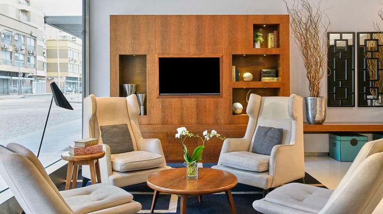 <b>NH Coimbra Dona Ines Lobby</b>. Images powered by <a href="https://iceportal.shijigroup.com/" title="IcePortal" target="_blank">IcePortal</a>.