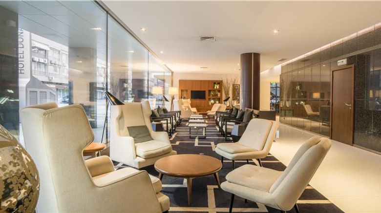<b>NH Coimbra Dona Ines Lobby</b>. Images powered by <a href="https://iceportal.shijigroup.com/" title="IcePortal" target="_blank">IcePortal</a>.