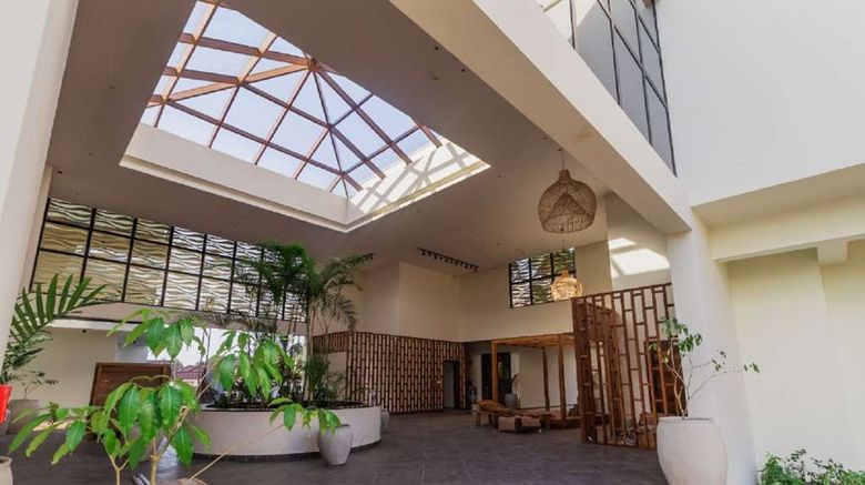 <b>TOA Hotel & Spa Lobby</b>. Images powered by <a href="https://iceportal.shijigroup.com/" title="IcePortal" target="_blank">IcePortal</a>.