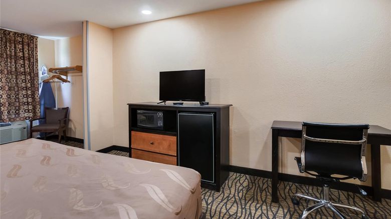 <b>Quality Inn Lees Summit-Kansas City Suite</b>. Images powered by <a href="https://iceportal.shijigroup.com/" title="IcePortal" target="_blank">IcePortal</a>.