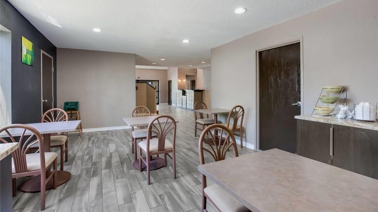 <b>Quality Inn Lees Summit-Kansas City Restaurant</b>. Images powered by <a href="https://iceportal.shijigroup.com/" title="IcePortal" target="_blank">IcePortal</a>.