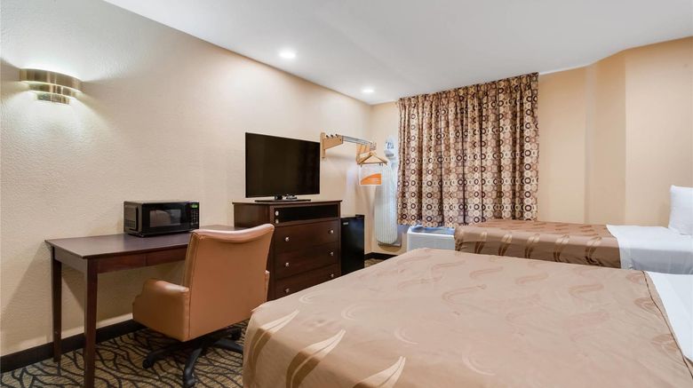 <b>Quality Inn Lees Summit-Kansas City Room</b>. Images powered by <a href="https://iceportal.shijigroup.com/" title="IcePortal" target="_blank">IcePortal</a>.