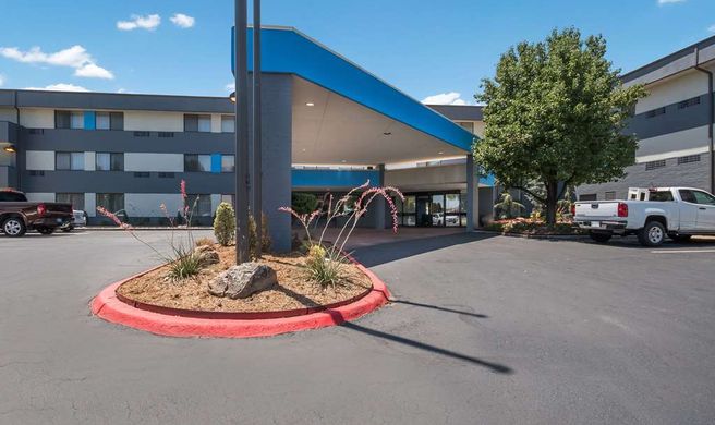 Clarion Pointe Oklahoma City Airport Exterior