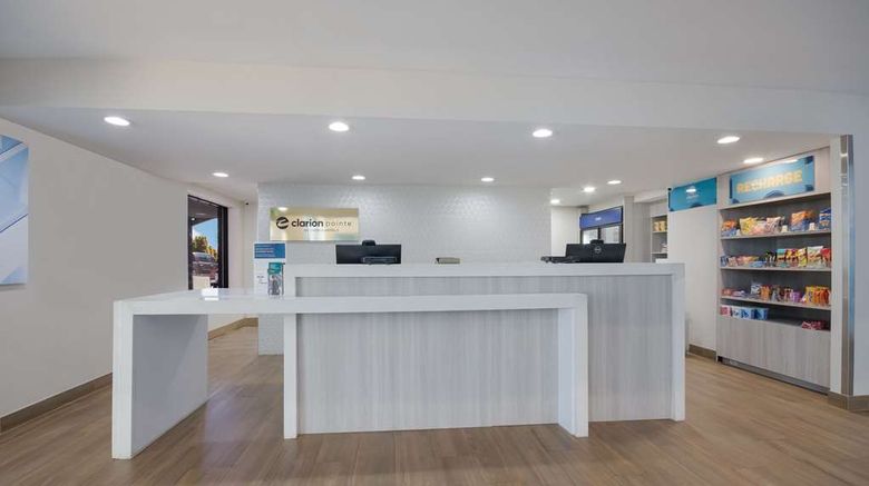 <b>Clarion Pointe Oklahoma City Airport Lobby</b>. Images powered by <a href="https://iceportal.shijigroup.com/" title="IcePortal" target="_blank">IcePortal</a>.