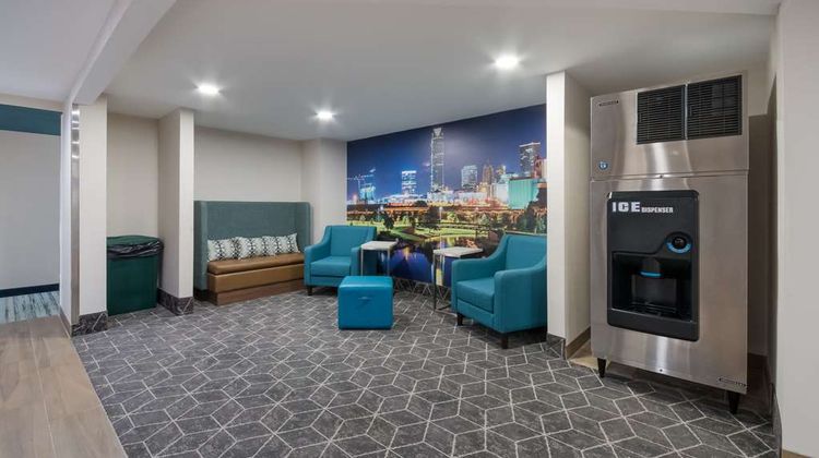 Clarion Pointe Oklahoma City Airport Lobby
