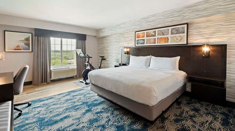 DoubleTree by Hilton Blue Ridge Shadows Room