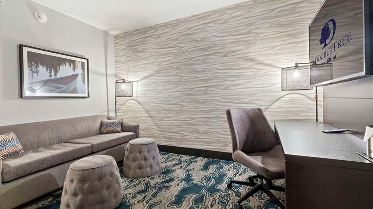 DoubleTree by Hilton Blue Ridge Shadows Room