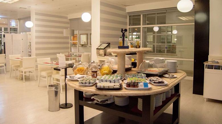 <b>Tryp Montijo Parque Hotel Restaurant</b>. Images powered by <a href="https://iceportal.shijigroup.com/" title="IcePortal" target="_blank">IcePortal</a>.