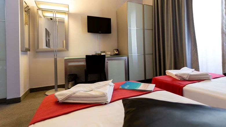 <b>Bucharest Central Room</b>. Images powered by <a href="https://iceportal.shijigroup.com/" title="IcePortal" target="_blank">IcePortal</a>.