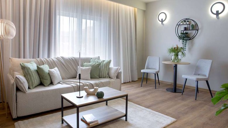 <b>Bucharest Central Suite</b>. Images powered by <a href="https://iceportal.shijigroup.com/" title="IcePortal" target="_blank">IcePortal</a>.