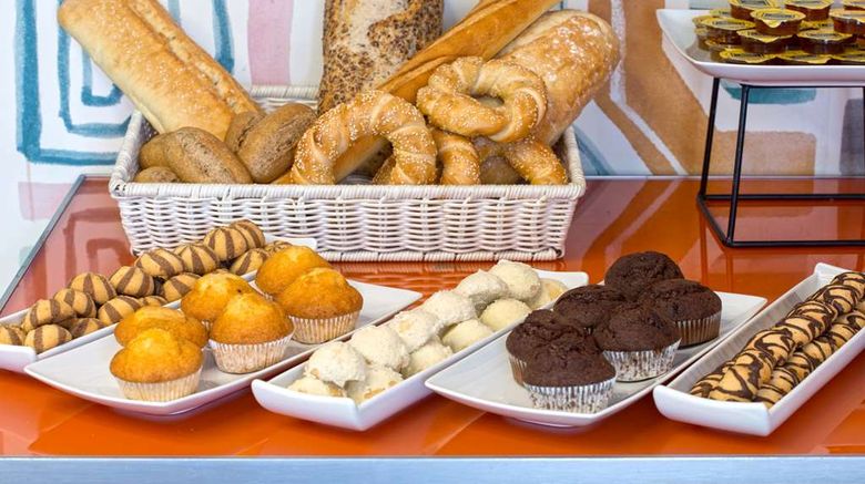 <b>Bucharest Central Restaurant</b>. Images powered by <a href="https://iceportal.shijigroup.com/" title="IcePortal" target="_blank">IcePortal</a>.