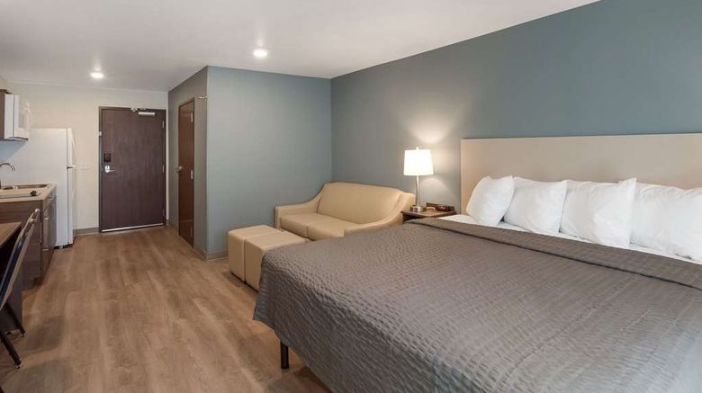 <b>WoodSpring Suites Colorado Springs Room</b>. Images powered by <a href="https://iceportal.shijigroup.com/" title="IcePortal" target="_blank">IcePortal</a>.