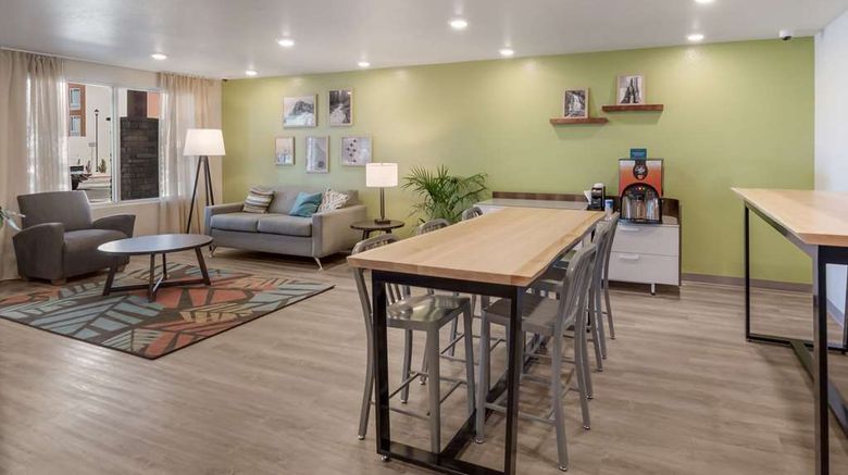 <b>WoodSpring Suites Colorado Springs Lobby</b>. Images powered by <a href="https://iceportal.shijigroup.com/" title="IcePortal" target="_blank">IcePortal</a>.