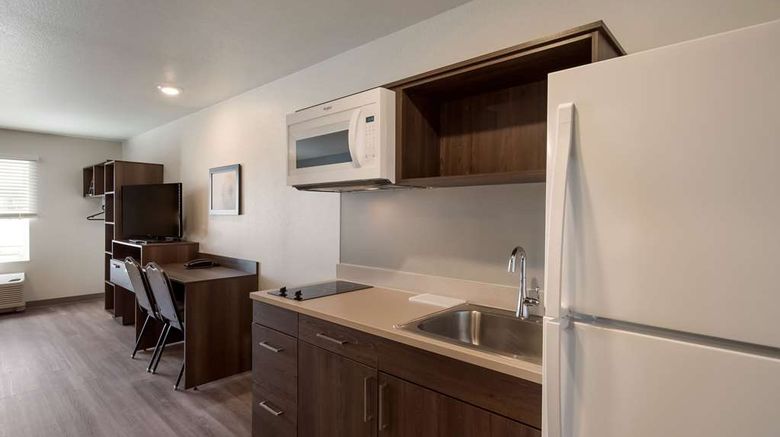 <b>WoodSpring Suites Colorado Springs Room</b>. Images powered by <a href="https://iceportal.shijigroup.com/" title="IcePortal" target="_blank">IcePortal</a>.