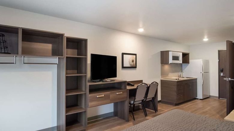 <b>WoodSpring Suites Colorado Springs Room</b>. Images powered by <a href="https://iceportal.shijigroup.com/" title="IcePortal" target="_blank">IcePortal</a>.