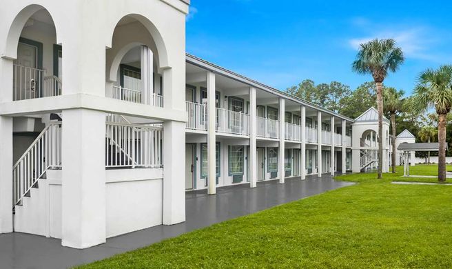 Suburban Studios Brunswick I-95 Exterior