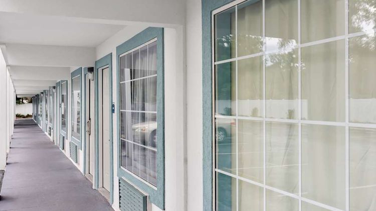 Suburban Studios Brunswick I-95 Exterior