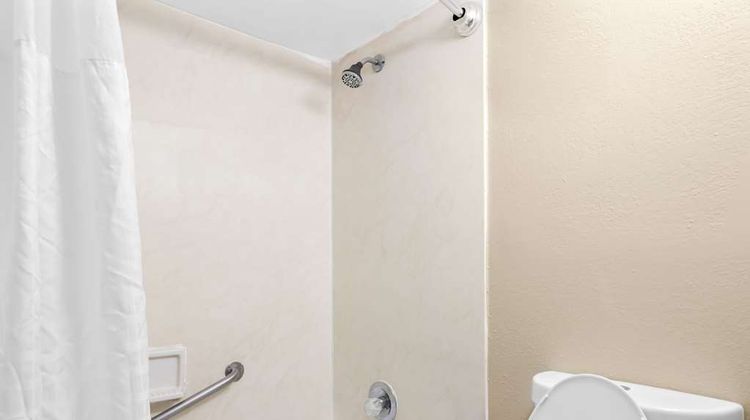 Suburban Studios Brunswick I-95 Room