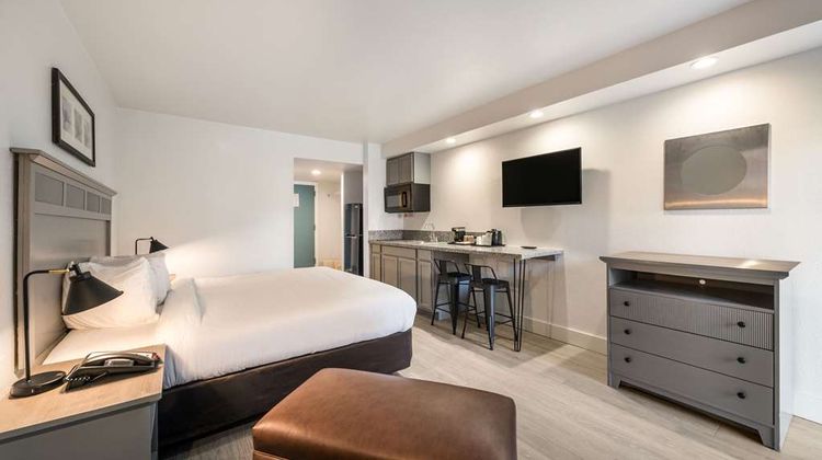 Suburban Studios Room