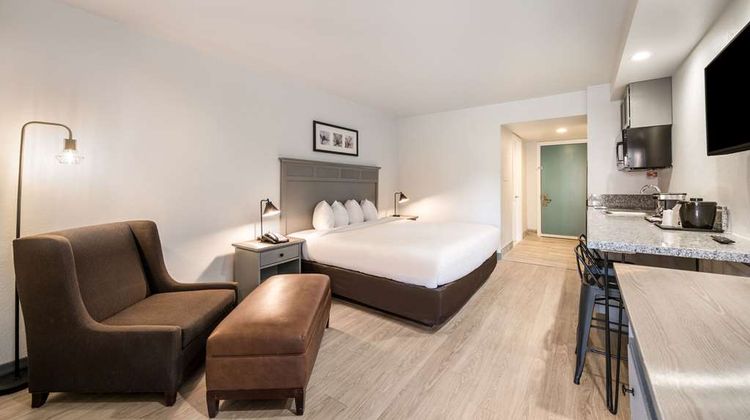 Suburban Studios Room