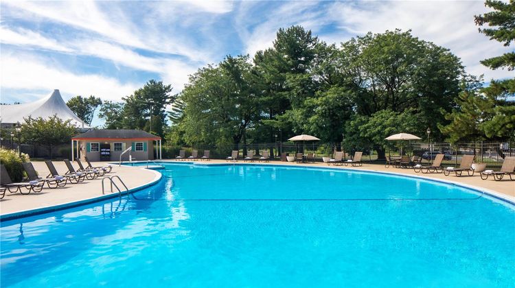 DoubleTree Cherry Hill Philadelphia Pool