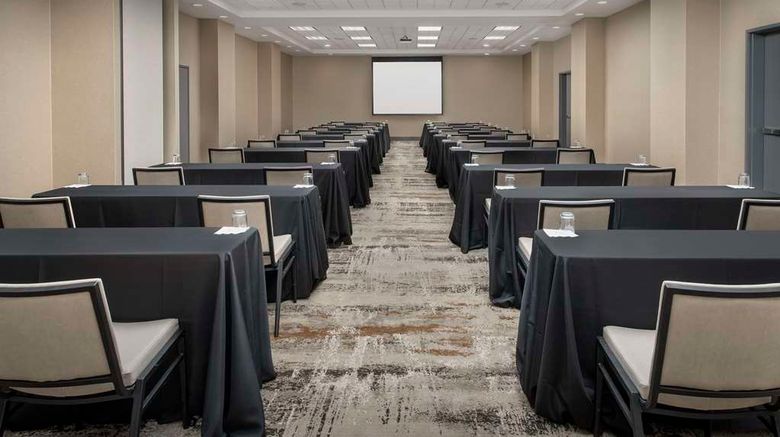 <b>DoubleTree by Hilton Hamilton Place Meeting</b>. Images powered by <a href="https://iceportal.shijigroup.com/" title="IcePortal" target="_blank">IcePortal</a>.