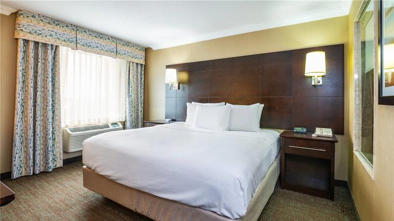 <b>Comfort Inn & Conf Cntr Toronto Airport Room</b>. Images powered by <a href="https://iceportal.shijigroup.com/" title="IcePortal" target="_blank">IcePortal</a>.