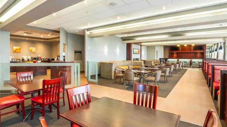 <b>Comfort Inn & Conf Cntr Toronto Airport Restaurant</b>. Images powered by <a href="https://iceportal.shijigroup.com/" title="IcePortal" target="_blank">IcePortal</a>.
