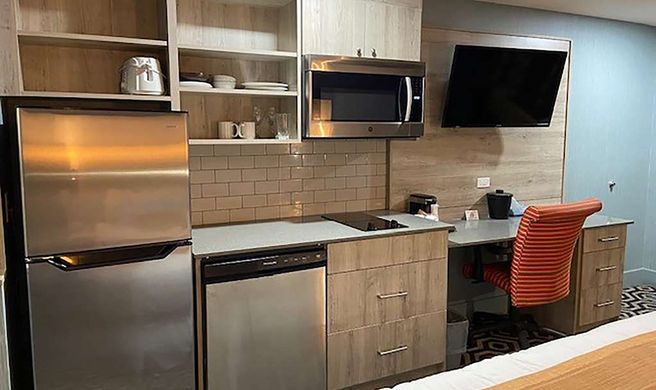 Ramada by Wyndham Medicine Hat Room