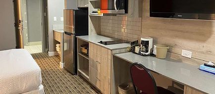 Ramada by Wyndham Medicine Hat Room