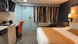 Ramada by Wyndham Medicine Hat Room