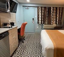 Ramada by Wyndham Medicine Hat Room