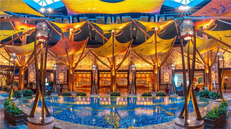 <b>Mohegan Sun Lobby</b>. Images powered by <a href="https://iceportal.shijigroup.com/" title="IcePortal" target="_blank">IcePortal</a>.