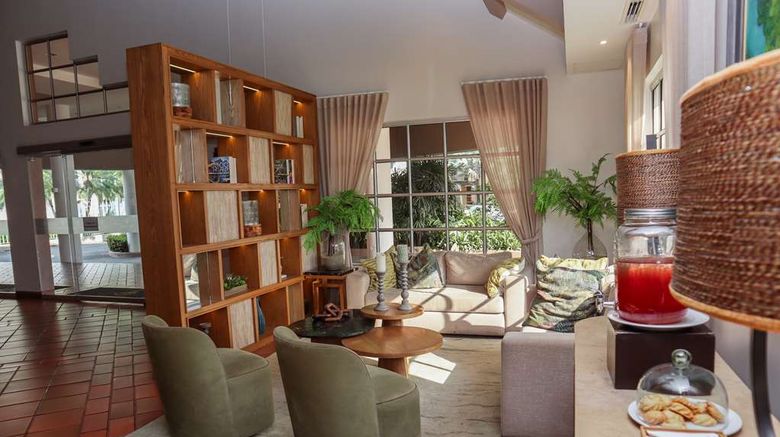 <b>Hotel Oro Verde Machala Lobby</b>. Images powered by <a href="https://iceportal.shijigroup.com/" title="IcePortal" target="_blank">IcePortal</a>.
