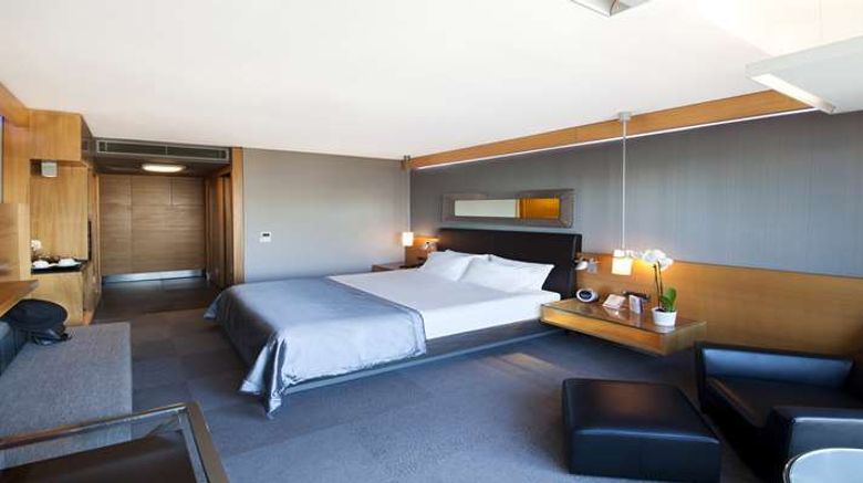 <b>Point Hotel Barbaros Room</b>. Images powered by <a href="https://iceportal.shijigroup.com/" title="IcePortal" target="_blank">IcePortal</a>.