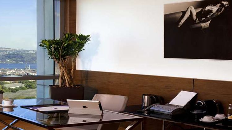 Point Hotel Barbaros Suite
