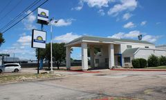 Days Inn by Wyndham Waco University Area