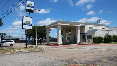 Days Inn by Wyndham Waco University Area