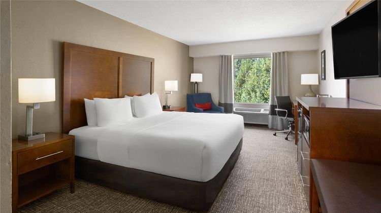 Wingate by Wyndham Grove City Room