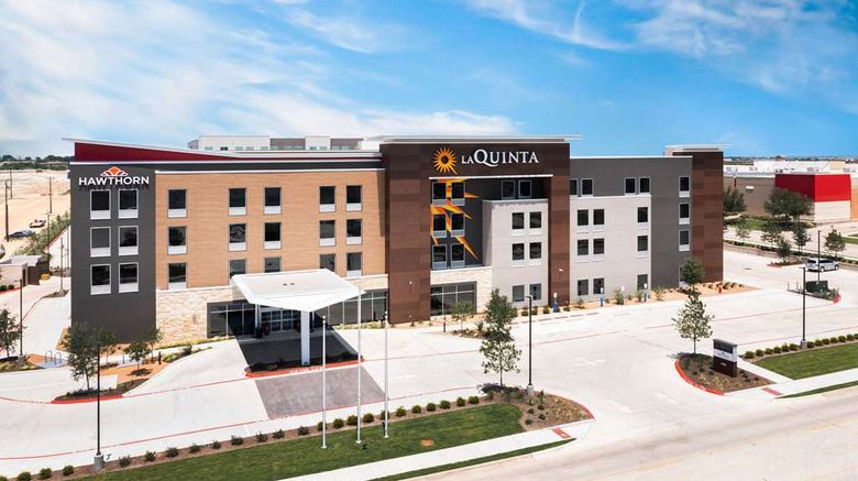 <b>La Quinta Inn & Suites by Wyndham Exterior</b>. Images powered by <a href="https://iceportal.shijigroup.com/" title="IcePortal" target="_blank">IcePortal</a>.